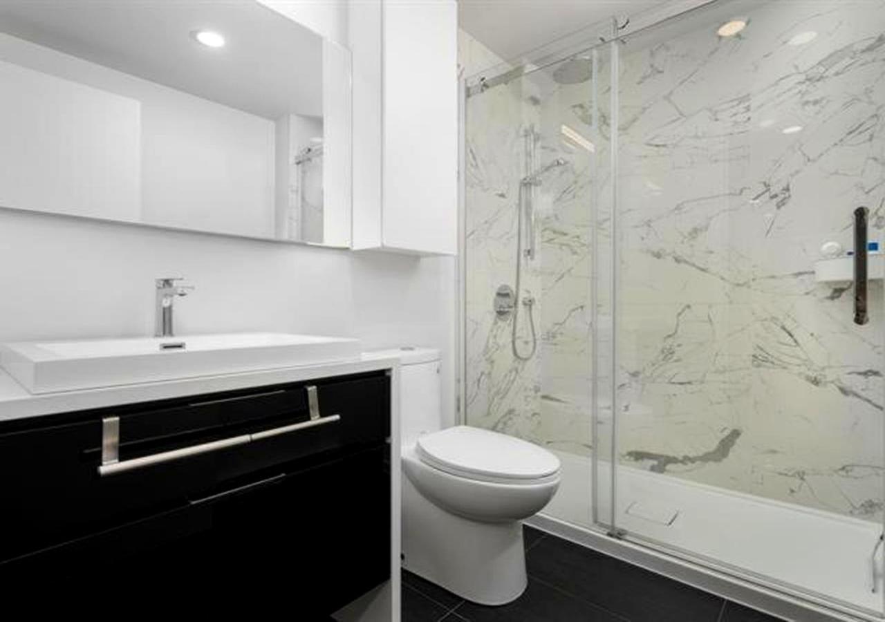 Spectacular Skyline Views - Downtown Montreal - Luxury Condo & Penthouse Room photo